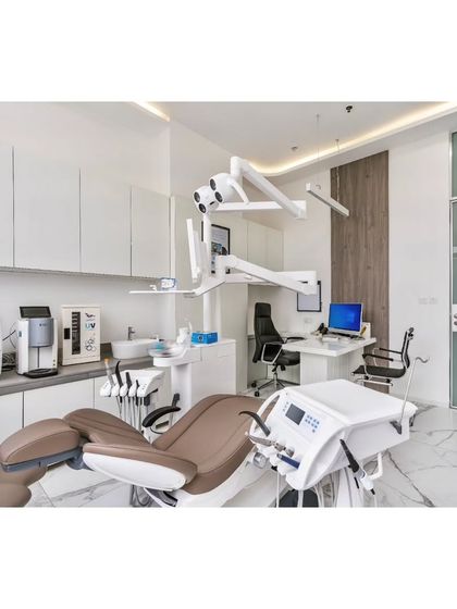 In this dental treatment room, we prioritized a sterile, efficient, and calming environment. All equipment is state-of-the-art and seamlessly integrated into the custom cabinetry, ensuring a smooth workflow for the practitioner and comfort for the patient.