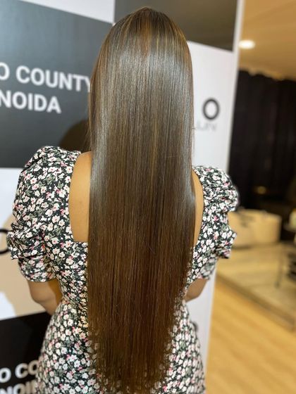 The final result of a hair botox and global highlights service. The hair is not only beautifully colored but also incredibly smooth and reflective.