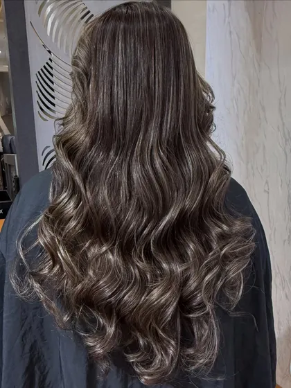The back view of the smokey ash babylights shows the full effect. It’s a subtle yet impactful color that makes the hair look fuller and more textured.