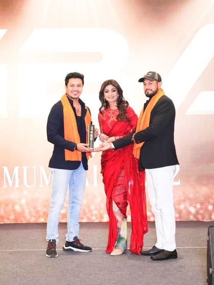 This award belongs to our entire Kula, our students and teachers who make Arya Power Yoga what it is.