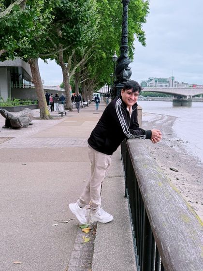 A casual moment by the River Thames in London, wearing a comfortable yet stylish tracksuit.