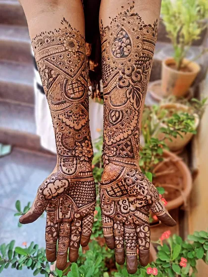 So much detail packed into this bridal design. I love mixing different elements like florals, paisleys, and geometric patterns to create something unique.