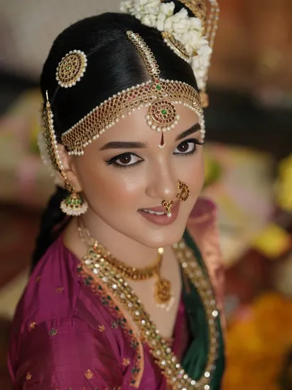 Another angle of this gorgeous Iyengar bride. The makeup is designed to look perfect from every angle, ensuring she is picture-perfect throughout her Muhurtham ceremony.
