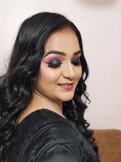 Another beautiful shot of this versatile smokey eye look.