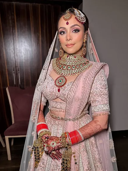 A super dewy and soft bridal makeup look for my bride Ridhima. I accentuated her eyes and focused on creating a lit-from-within glow to complement her pastel pink lehenga.