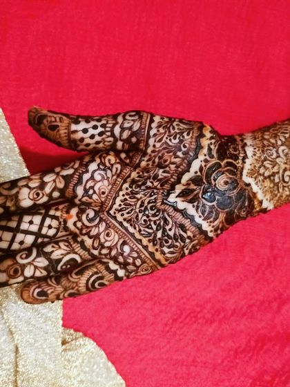 Eid henna bookings are open. Here is a look at an intricate design perfect for the celebration.