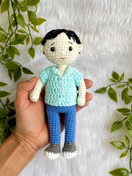 A closer look at the family replica dolls. I learned about the traditional Mekhela Sador attire to create the mother's outfit, which was a wonderful experience. Each doll is crafted with individual care and attention.