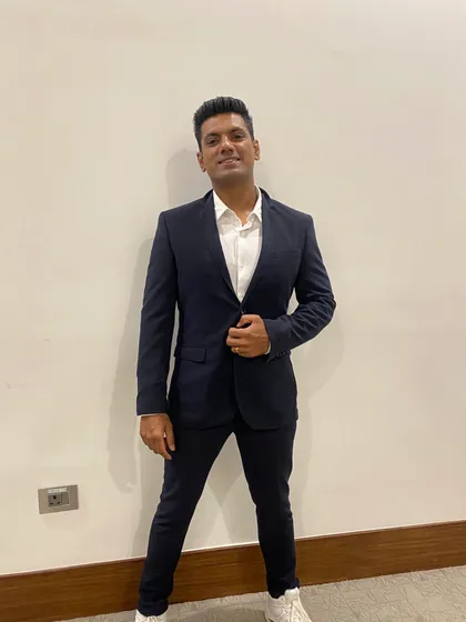 A quick picture in the green room before heading out to the stage. The calm before the storm.