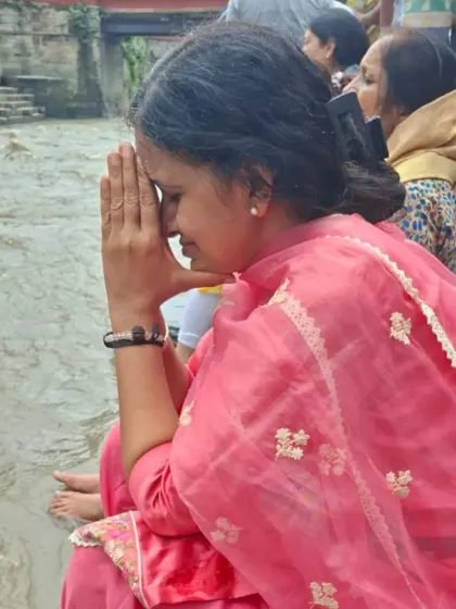 A moment of deep prayer on the banks of the Bagmati River at Pashupatinath. Here, life and its impermanence are palpable, inviting a deep sense of surrender and devotion.
