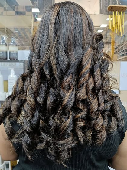 The back view shows off the intricate curls and the beautiful blend of the base colour with the lighter highlights.