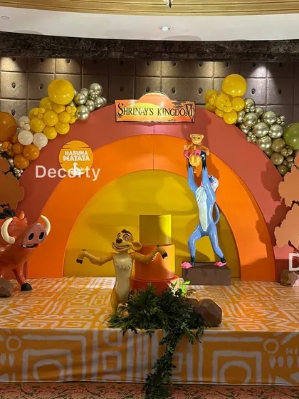 A front view of the magnificent Lion King stage, showcasing the symmetry and detail of the character placements and balloon arrangements.
