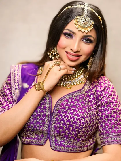 A mesmerizing look with purple smokey eyes and a matching purple lehenga. This is a great example of a colorful yet elegant reception look.
