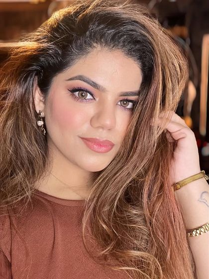 Another shot of my everyday glam. This is the kind of natural, enhanced beauty I love to create for my clients too.