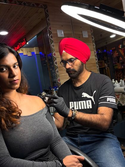 Me working on a classic shoulder tattoo. The ring light ensures perfect visibility for precise detail work.