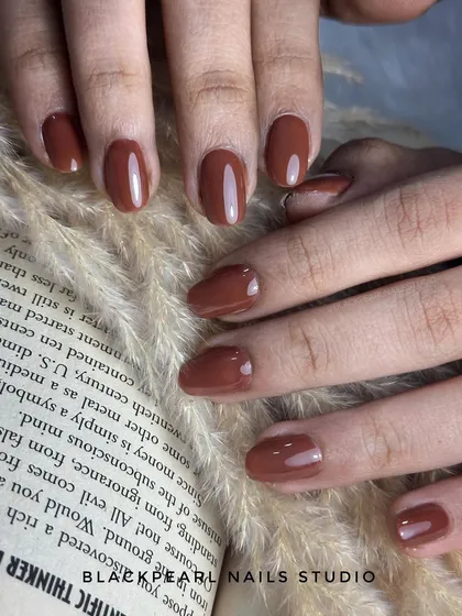 A chic and sophisticated chocolate brown manicure. This rich, warm color is a modern neutral that looks elegant in any season and on any nail length.