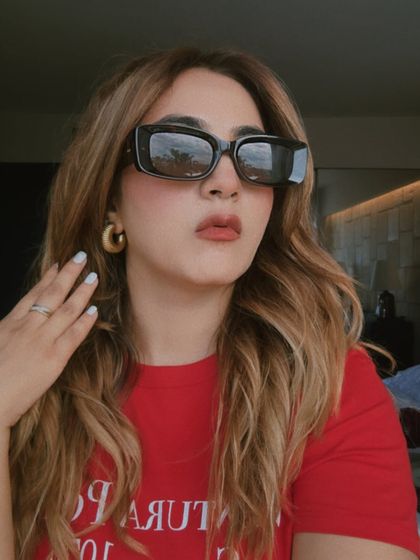 These sunglasses are the perfect finishing touch to a simple red tee, instantly elevating the look from casual to chic. A great pair of sunglasses is a true wardrobe investment.