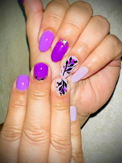 Close-up of the delicate leaf art, showing the fine brush strokes.