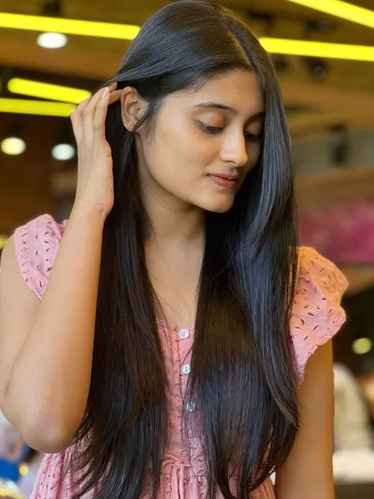 Even on straight, long hair, subtle layers can make a huge difference. This cut adds shape and removes weight, allowing the hair to move beautifully.