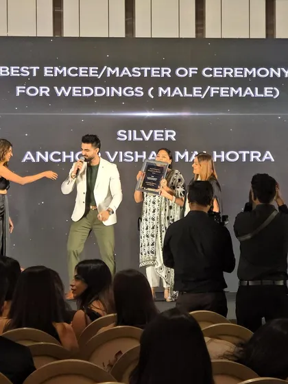 Addressing the audience after receiving the award. My heart was full of gratitude for the cheers and support from the crowd.