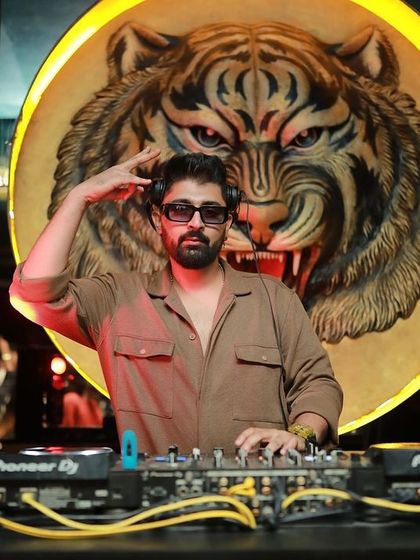 Another power pose in front of the tiger.