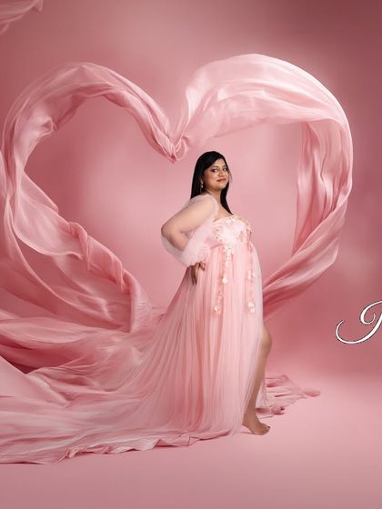 Using the flowing fabric of the gown, I can create beautiful shapes and silhouettes. Here, the long train of a pink dress forms a perfect heart around the expecting mother.