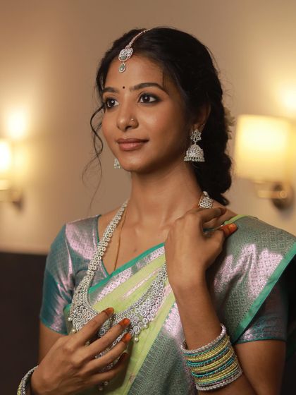 A matte, smoked-out liner look for Gayathri. This is a great way to define the eyes while keeping the rest of the makeup minimal and fresh.