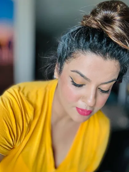Another look at this easy, bright makeup style. The high bun keeps it casual while the makeup adds a touch of polish.
