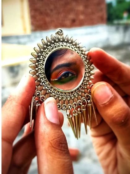 For my Independence Day shoot, I created this tricolor eye makeup, reflected in a traditional jhumka. It’s a creative way to incorporate a theme in a subtle yet impactful detail.