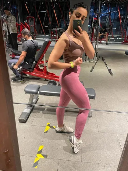 A little post-workout flex to celebrate the progress. My mindful strength training programs are designed to help you see and feel tangible results, building confidence both in and out of the gym.