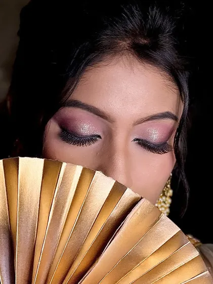 A close up of the subtle shimmery eyes from the look I created for my student class.