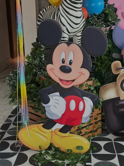 Custom cutouts of beloved characters like Donald Duck and Mickey Mouse were placed throughout the venue, creating perfect photo opportunities for the little guests.