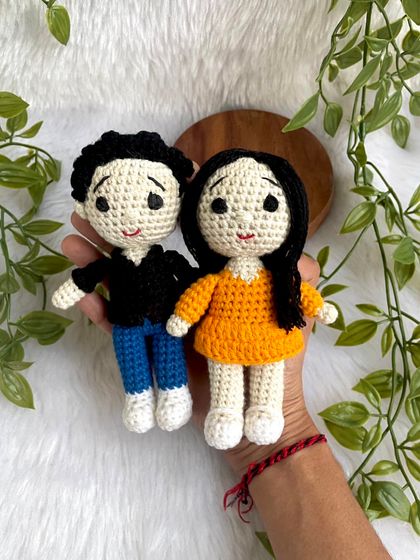 A sweet mini couple replica doll set, perfect for an anniversary or just because. Even in a smaller size, I focus on getting the details of their outfits and hair just right to make it a truly personal gift.