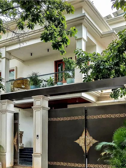 "The White House" in Judicial Layout, Bangalore, showcases our approach to elegant classical exteriors. The design uses subtle classical elements and a clean white facade, creating a sophisticated and tranquil presence amidst lush greenery.