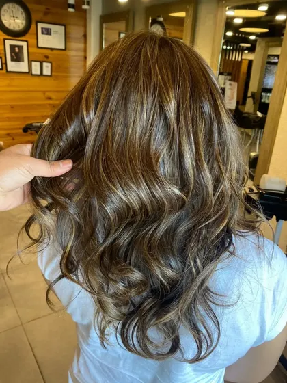 Here I used babylights, which are very fine highlights, to create this soft and natural-looking golden brown color.