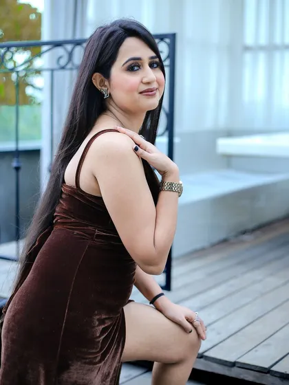 A classic influencer portrait taken at a rooftop cafe. The soft, natural lighting is flattering, and the pose is relaxed and confident, creating an approachable and stylish image for a social media profile.