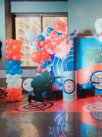 The dynamic layout of the Nerf Gun theme, with balloon arches and floor graphics that create a sense of action and excitement.