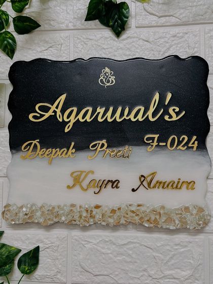 A full view of the personalized black and white nameplate for the Agarwal family. The crystal geode bottom adds a touch of sparkle and luxury.