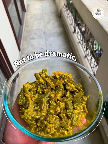 Not to be dramatic, but this bowl of Chatpati Mirch achaar is everything. Swipe right on the one who never disappoints.
