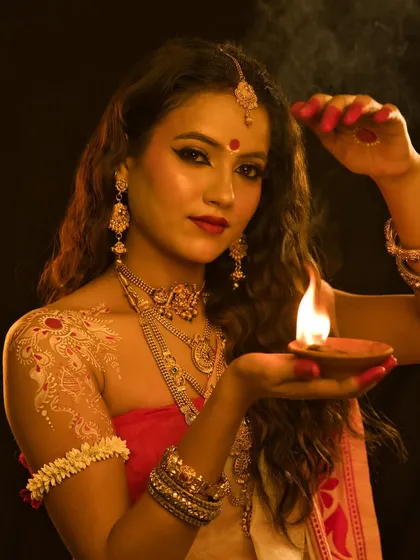 Another beautiful shot of the Maa Shailaputri look, with the model offering the light of the diya.