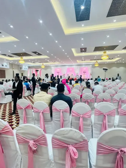 A live event at the Royal Garden banquet in Panvel. You can see how spacious the hall is, comfortably seating a large number of guests for a grand wedding ceremony.