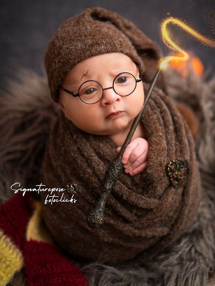 An alert little wizard, ready to take on the world. We capture both sleepy and awake moments to give you a variety of beautiful portraits.