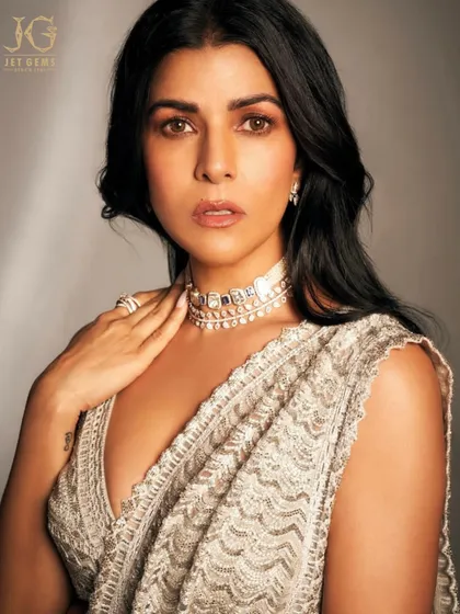 The complete look of timeless grace. Nimrat Kaur pairs the diamond choker with a matching statement ring, creating a cohesive and incredibly elegant jewellery statement.
