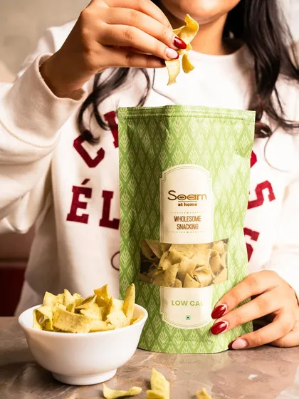 Meet your new crunchy obsession, my baked Broccoli Chips. They are proof that healthy snacking can be delicious and satisfying. Made with real broccoli and baked, not fried, they are packed with natural goodness for a guilt-free crunch.