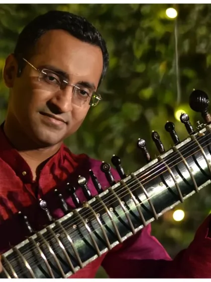 A beautiful close-up from an evening concert with festive lighting.