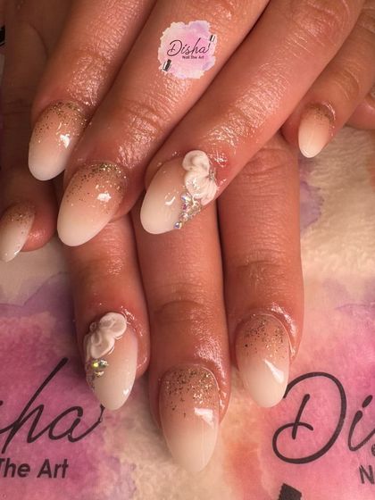 A beautiful ombre set with 3D flowers and a touch of glitter, perfect for a special occasion.