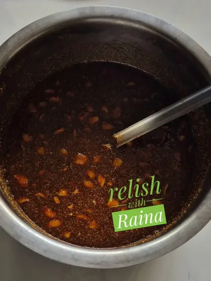 This is Gor Keri, another traditional Gujarati pickle made with raw mango and jaggery. Unlike the grated Chhunda, this pickle has chunks of mango in a dark, peppery, and sweet jaggery syrup. It pairs wonderfully with thepla, bhaakri, or mathri.