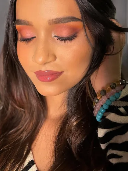 A closer look at this sunset-inspired eye makeup. The blended orange tones create a beautiful wash of color on the lids, perfect for a festive occasion or a creative photoshoot.
