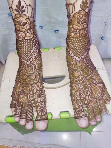 This foot design features a prominent V-shape pattern descending from the ankle, filled with delicate floral and leaf motifs.