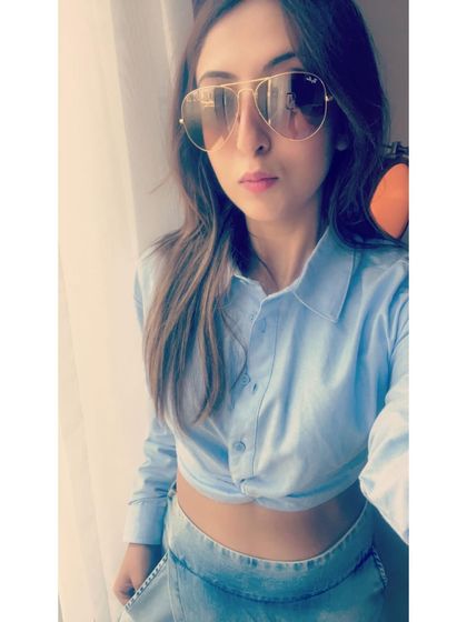 A selfie from my travels in Dubai. A simple knotted shirt and denim is a classic, easy-going look.