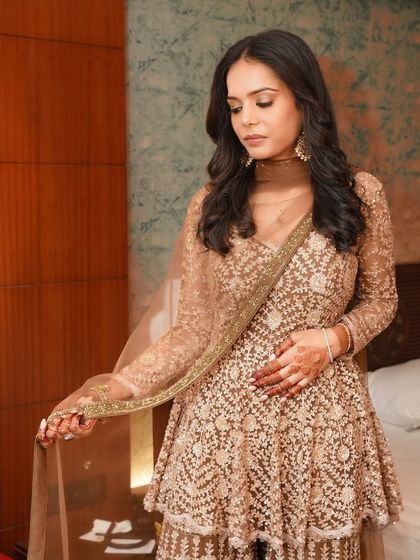 This look features a beautiful matte glow, with effortless nude lips and eyes that radiate natural charm. It's a perfect example of minimal yet impactful makeup.